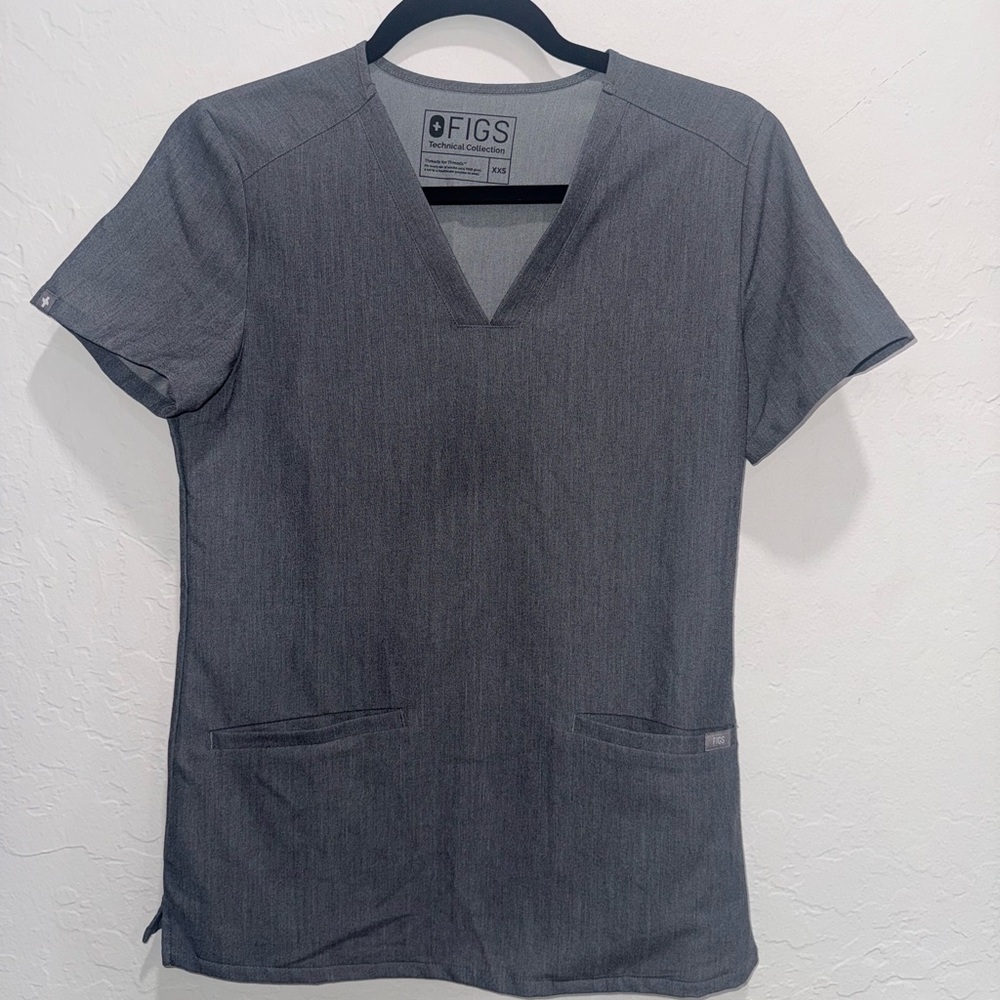 FIGS Casma Three Pocket Scrub Top– XXS ✨